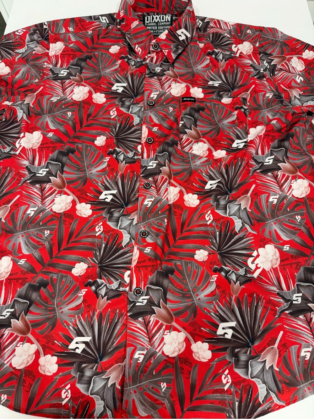 Dixxon Flannel Limited Edition Mens 2xl Long Sleeve Red Floral Button Down